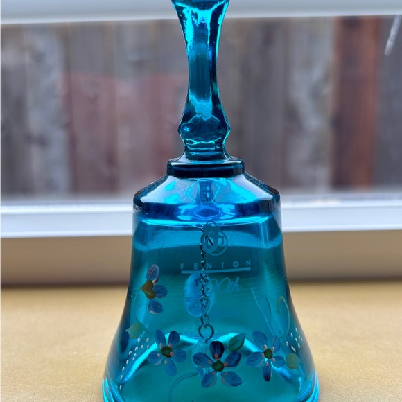 Fenton Teal Glass Bell Hand painted and Signed 100 Year Anniversary - 2005 - Picture 3 of 7